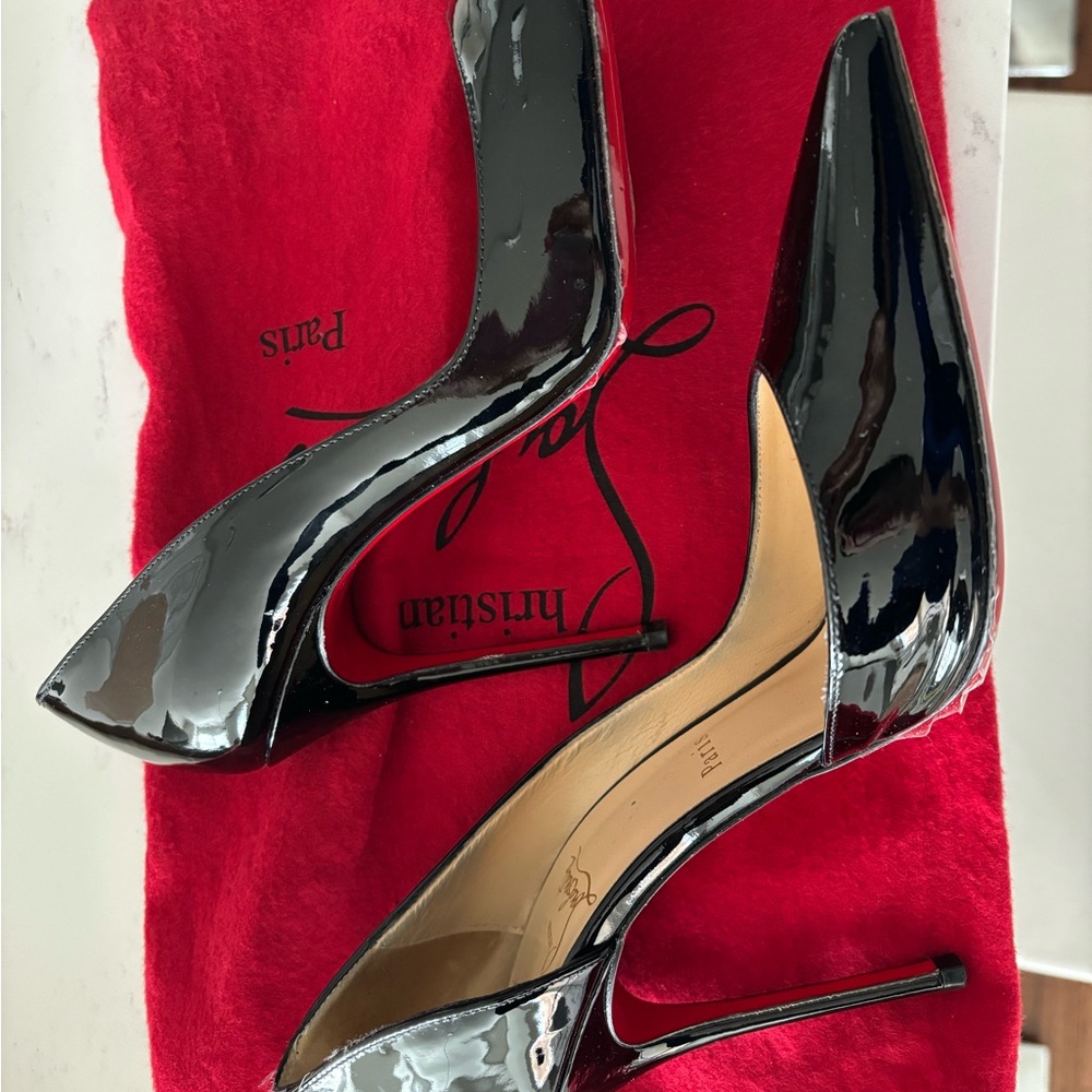 Louboutin Iriza Pumps patent leather black